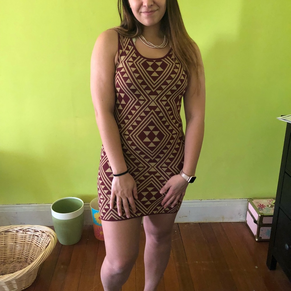 maroon and gold bodycon dress!